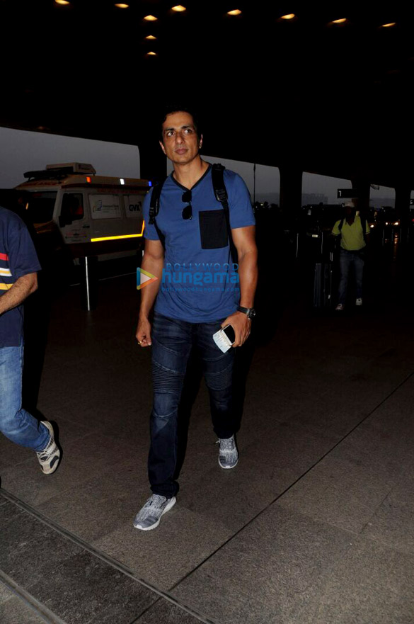 sonam and ileana snapped at the airport 7