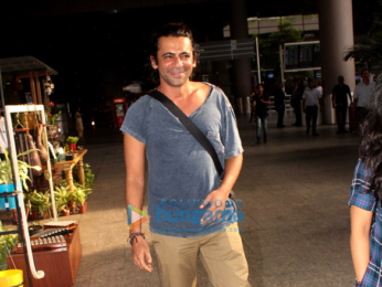 Sunil Grover snapped at the airport
