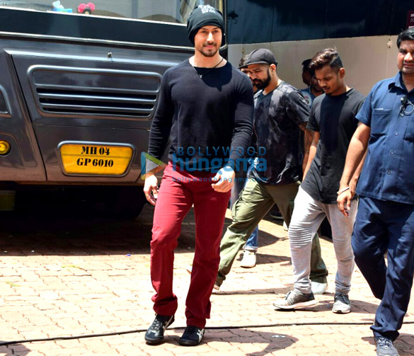 tiger shroff shoots for an episode of dance season 3 5
