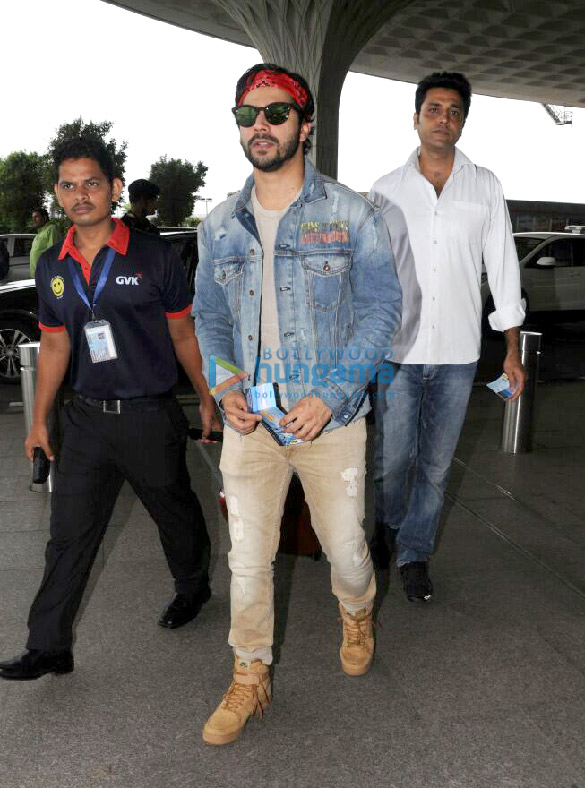 varun dhawan snapped at the airport 3