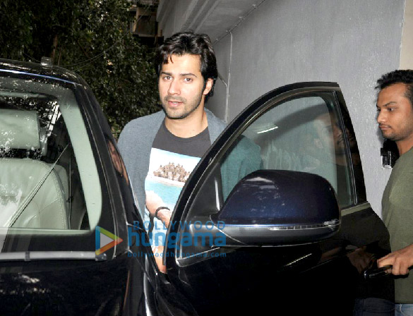 varun dhawan snapped in juhu 2 2