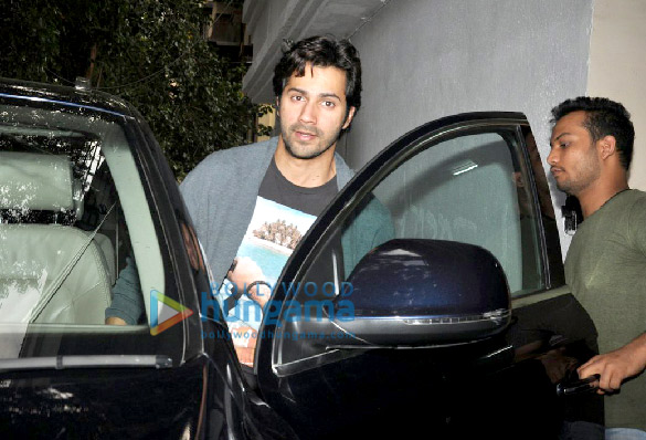 varun dhawan snapped in juhu 3 2