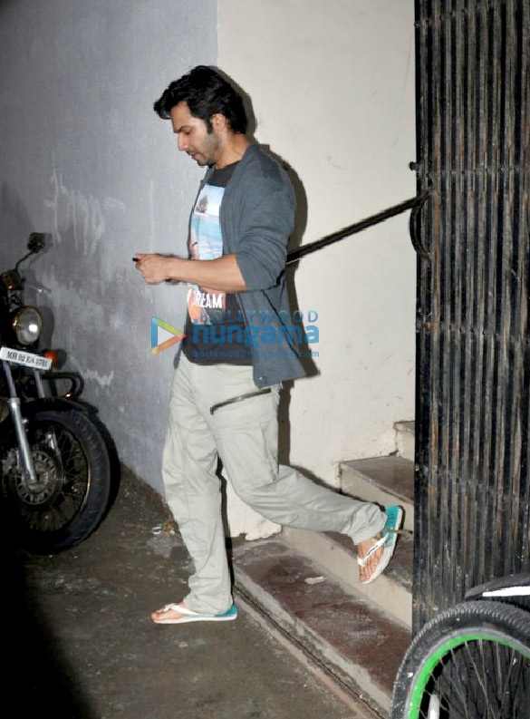 varun dhawan snapped in juhu 5 2