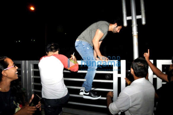 varun dhawan snapped leaving from pvr juhu 1