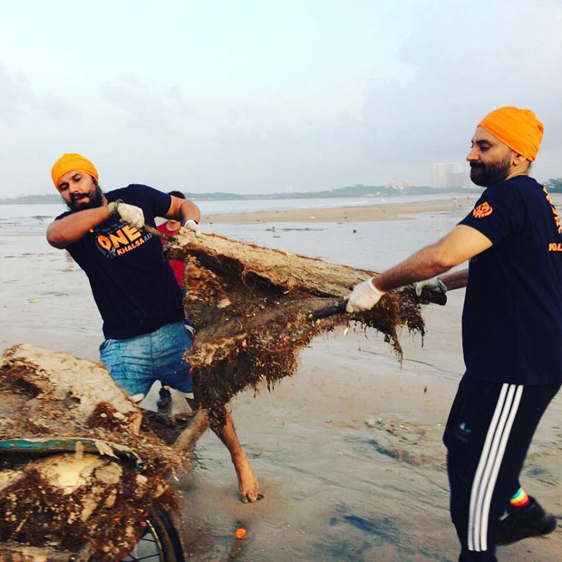 When-Randeep-Hooda-took-up-the-task-of-cleaning-up-Versova-beach-in-Mumbai-2
