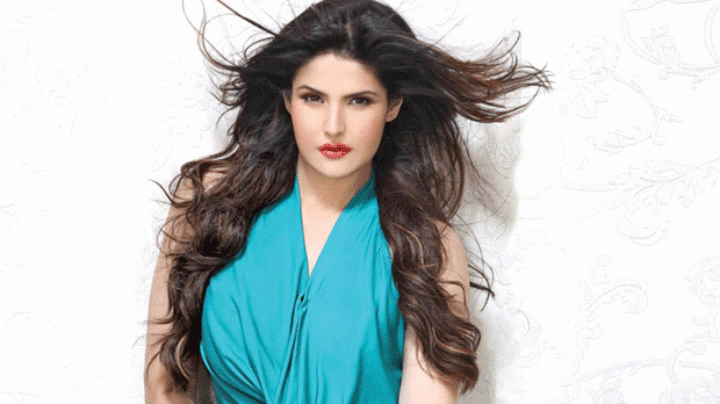 Zareen Khan Is BOLD & CONTROVERSIAL In This Exciting Interview Teaser | Aksar 2