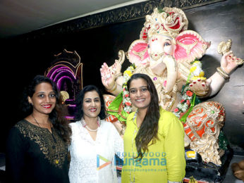 Anup Jalota and other celebrities grace the Ganpati pandal in Mulund that celebrates its 25th year