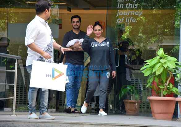 Esha Deol & Bharat Takhtani snapped with their newborn baby girl