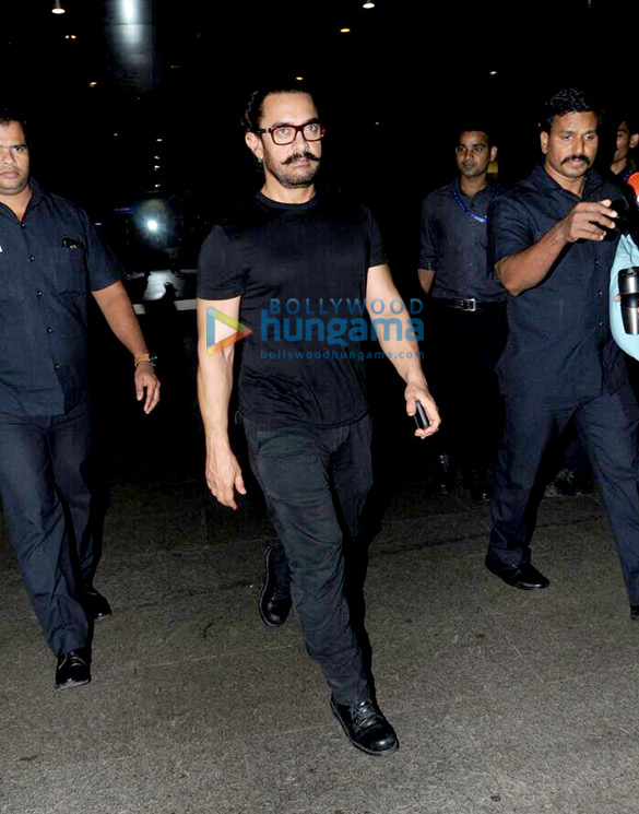 Aamir Khan, Virat Kohli and others snapped at the airport Aamir Khan, Virat Kohli and others snapped at the airport