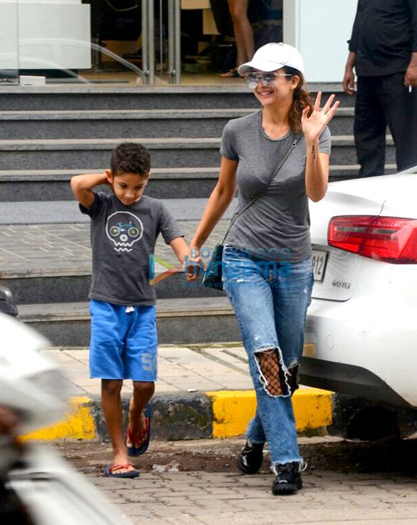amrita arora snapped with her son at a salon 5