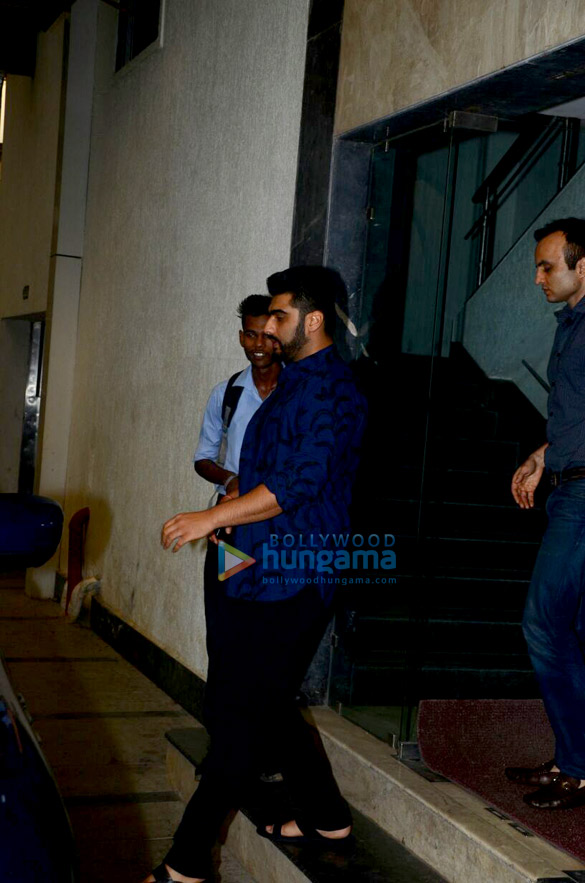 arjun kapoor spotted at ashutosh govarikars office in bandra 4