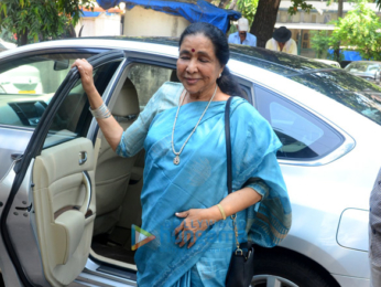 Asha Bhosle spotted at dubbing studio in Bandra