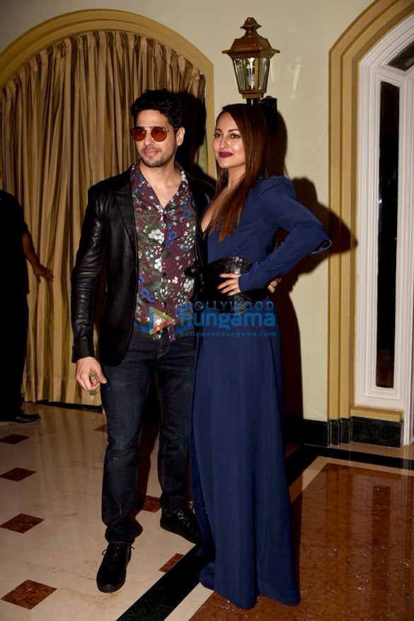 cast of ittefaq attend press meet 2