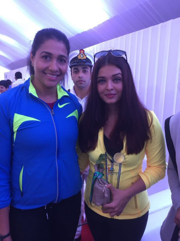 Check out Aishwarya Rai Bachchan graces the Mumbai Customs marathon2