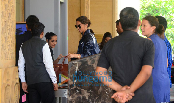 deepika padukone snapped at taj lands end in bandra 4