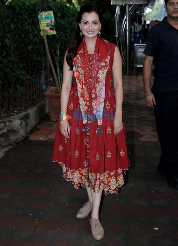 Dia Mirza snapped in Bandra Dia Mirza snapped in Bandra