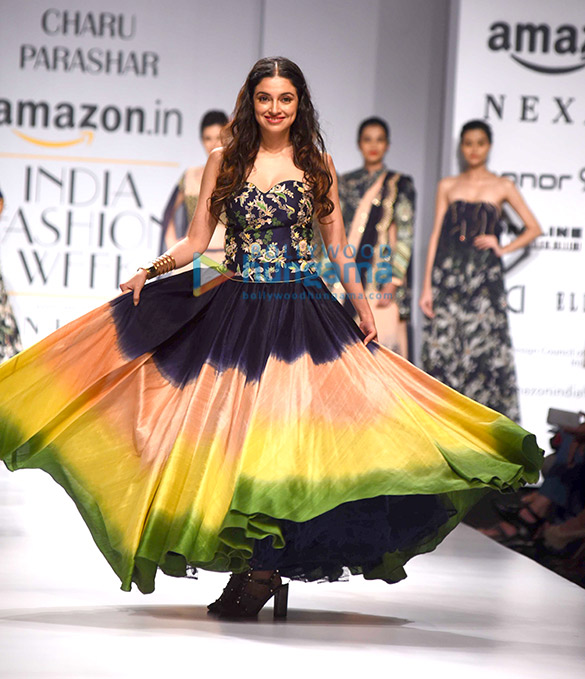 divya khosla kumar walks the ramp for designer charu parashar at the amazon india fashion week 3