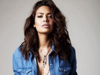 HOTNESS: Esha Gupta adds oomph to the denim-on-denim trend HOTNESS: Esha Gupta adds oomph to the denim-on-denim trend