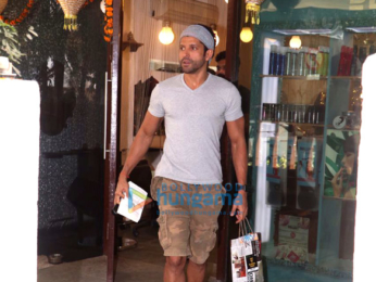 Farhan Akhtar snapped at BBLUNT