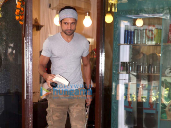 Farhan Akhtar snapped at BBLUNT