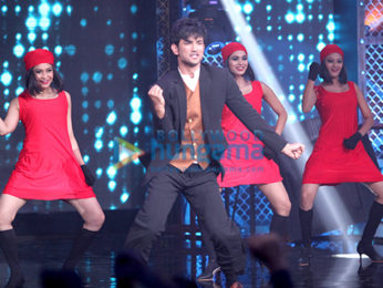 Shah Rukh Khan, Sushant Singh Rajput and Sania Mirza perform at Farah Khan’s show Lip Sing Battle