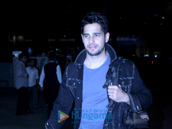 Sidharth Malhotra snapped at the airport