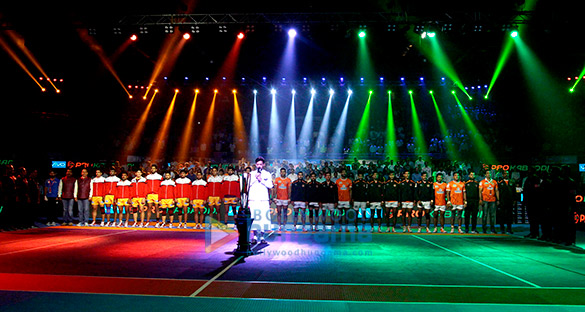 irrfan khan sings the national anthem at vivo pro kabaddi season 5 super playoffs