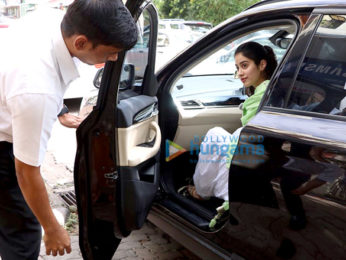 Jhanvi Kapoor spotted in a simple ethnic outfit