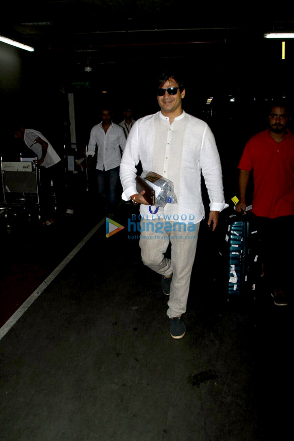 kajol and vivek oberoi arrive from goa 5