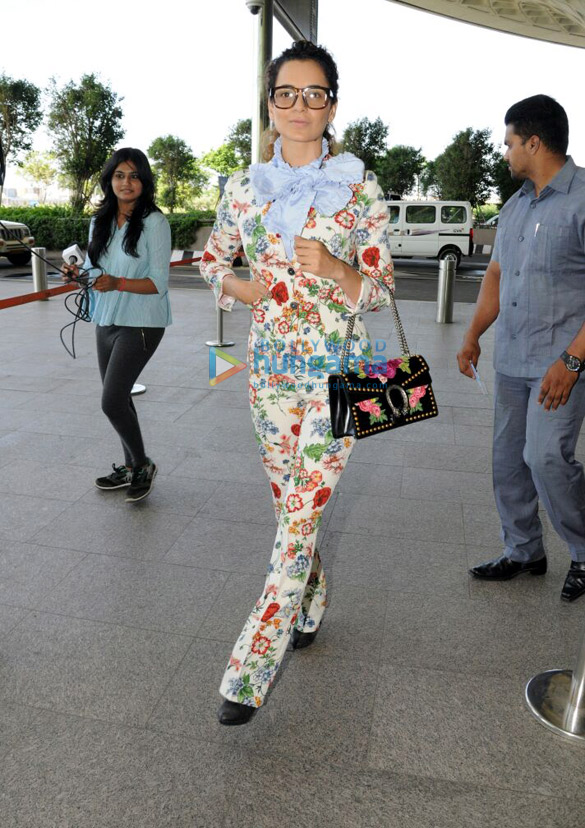 kangana ranaut spotted while on her way to jaipur 4