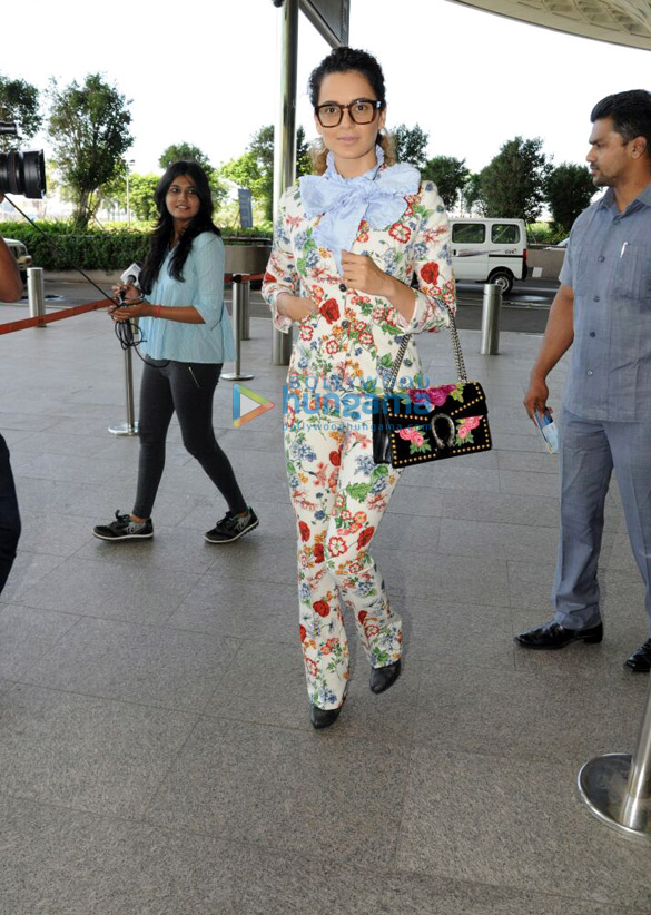kangana ranaut spotted while on her way to jaipur 5