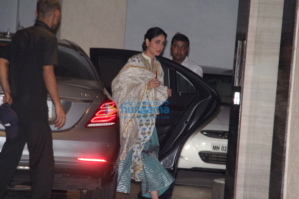 Kareena Kapoor Khan and Karisma Kapoor snapped at her mother’s house Kareena Kapoor Khan and Karisma Kapoor snapped at her mother’s house