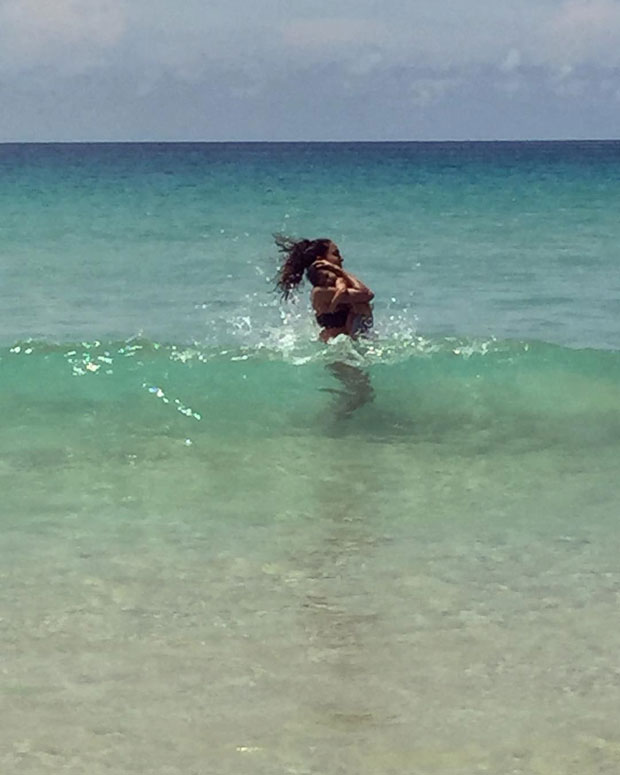 Lisa Haydon takes her 5-month-old son Zack to the beach-1