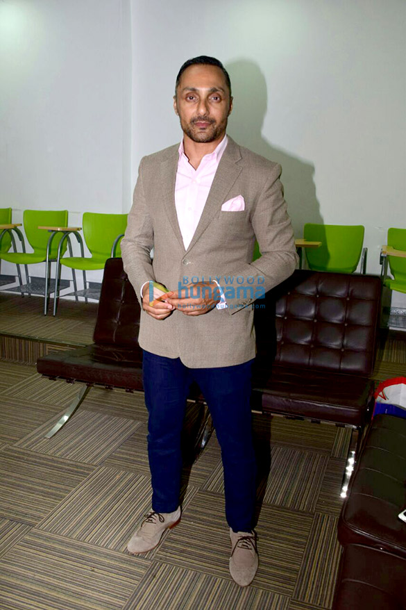 mandira bedi and rahul bose become brand ambassador for vasai virar marathon 2
