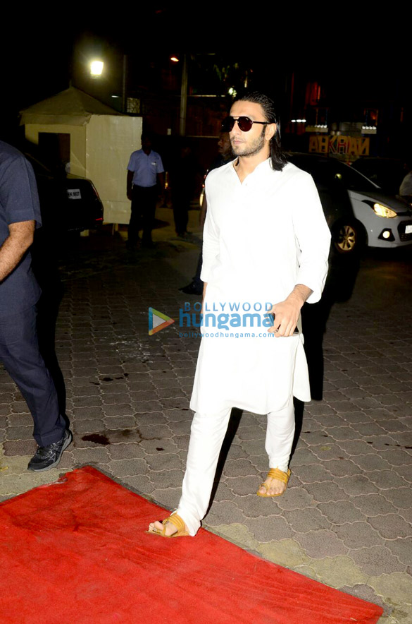 members of bollywood fraternity at ram mukerjis prayer meet 1 2