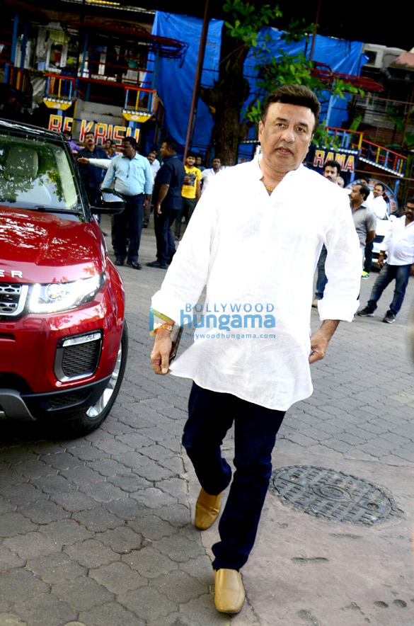members of bollywood fraternity at ram mukerjis prayer meet 3
