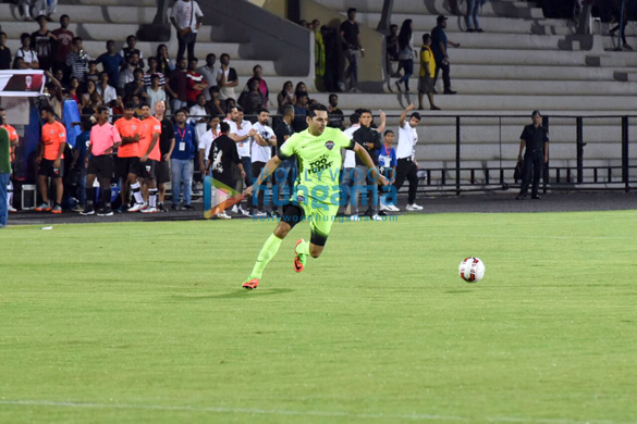 ranbir kapoor sidharth malhotra dino morea snapped playing football 3