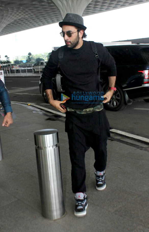 ranbir kapoor spotted at the airport 4