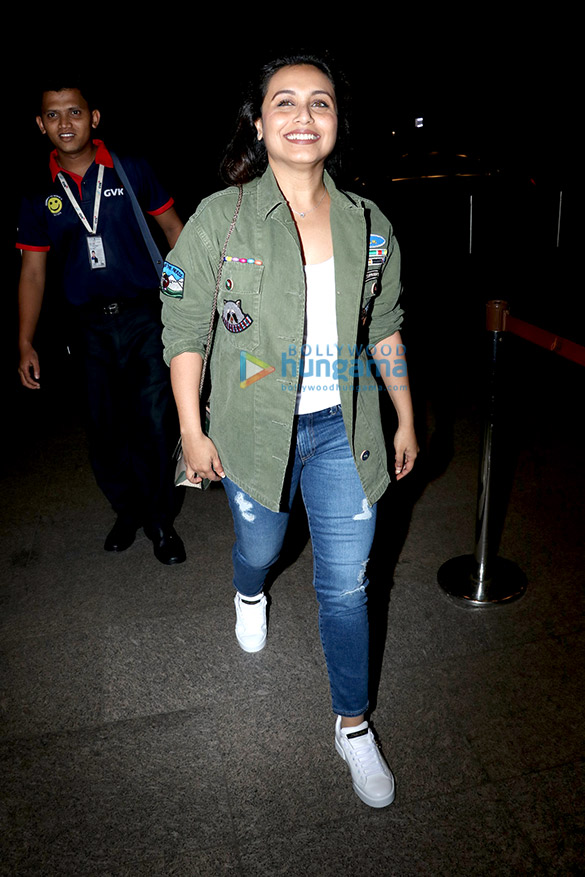 rani mukerji and saif ali khan snapped at the airport 1
