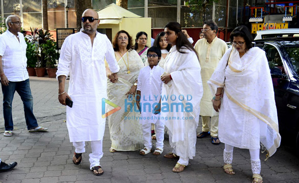 rani mukerjis family arrives for ram mukerjis prayer meet 3