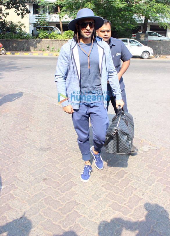 ranveer singh snapped outside otters club 6
