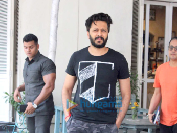 Riteish Deshmukh snapped at Taj Mahal cafe