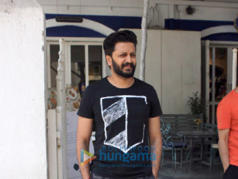 Riteish Deshmukh snapped at Taj Mahal cafe