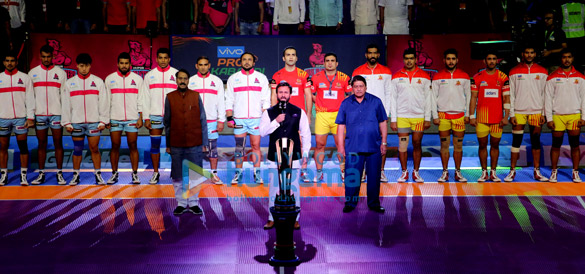 saif ali khan at pro kabaddi match 3