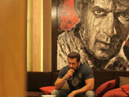 Check out: Salman Khan shows off his paintings at his chalet in Bigg Boss 11 house