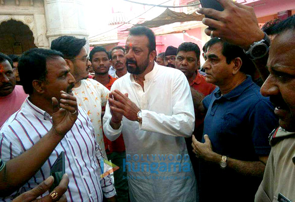 sanjay dutt visits a temple in bikaner 5