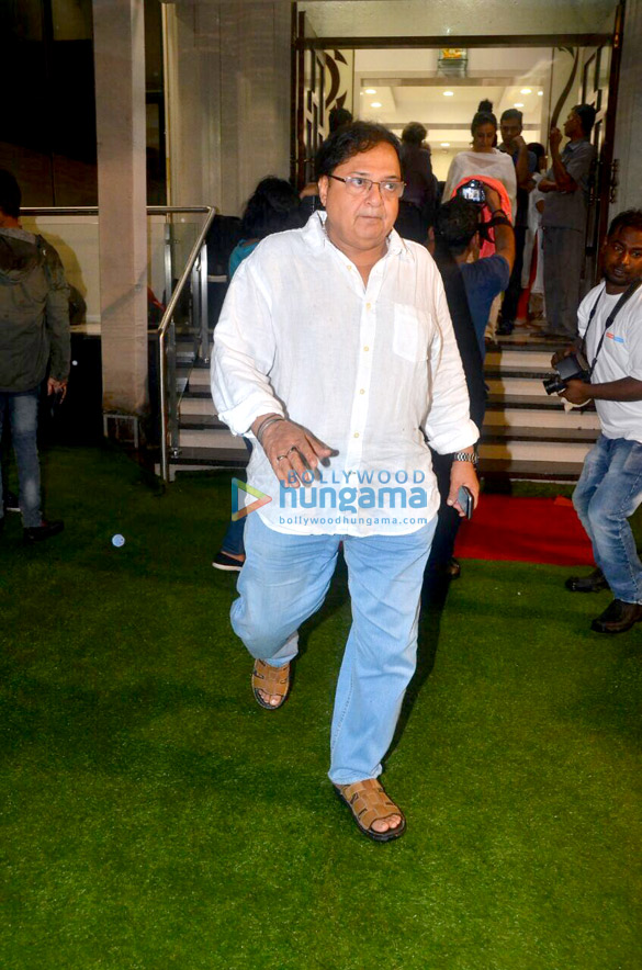 shah rukh khan farah khan divya dutta and others at kundan shahs prayer meet 3