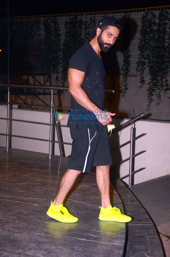 shahid kapoor snapped outside his gym 3