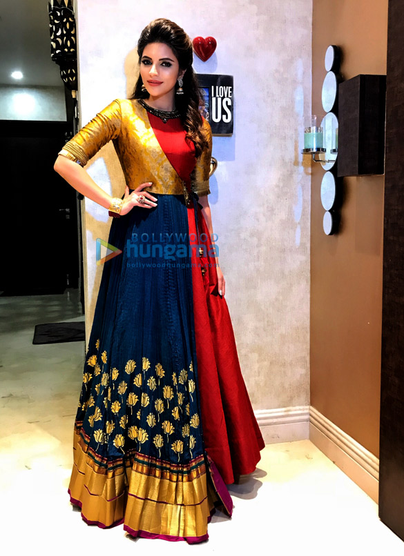 Shama Sikander snapped attending Navratri celebrations Shama Sikander snapped attending Navratri celebrations