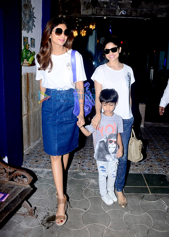shilpa shetty and shamita shetty snapped at candies 2
